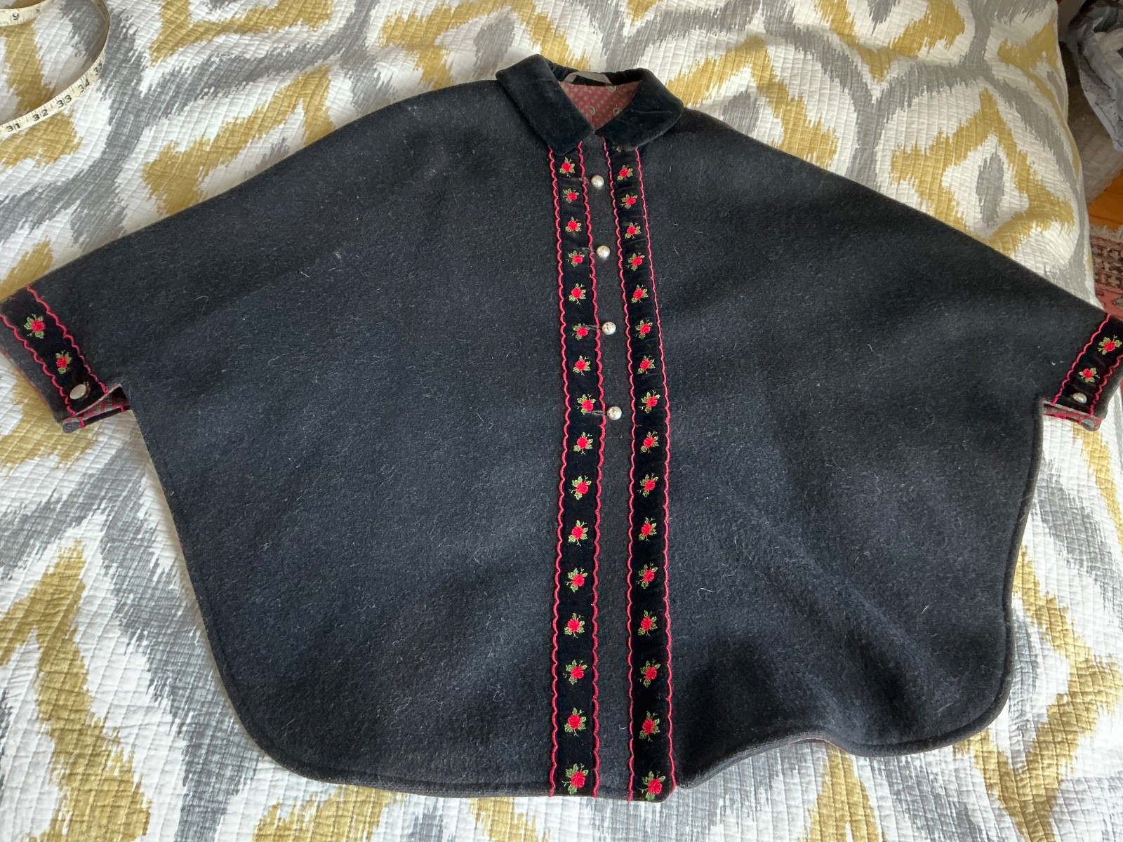 Vtg Black Wool Kneidinger Modell Austria Cape Coat w/ Lining & Flower Trim XS
