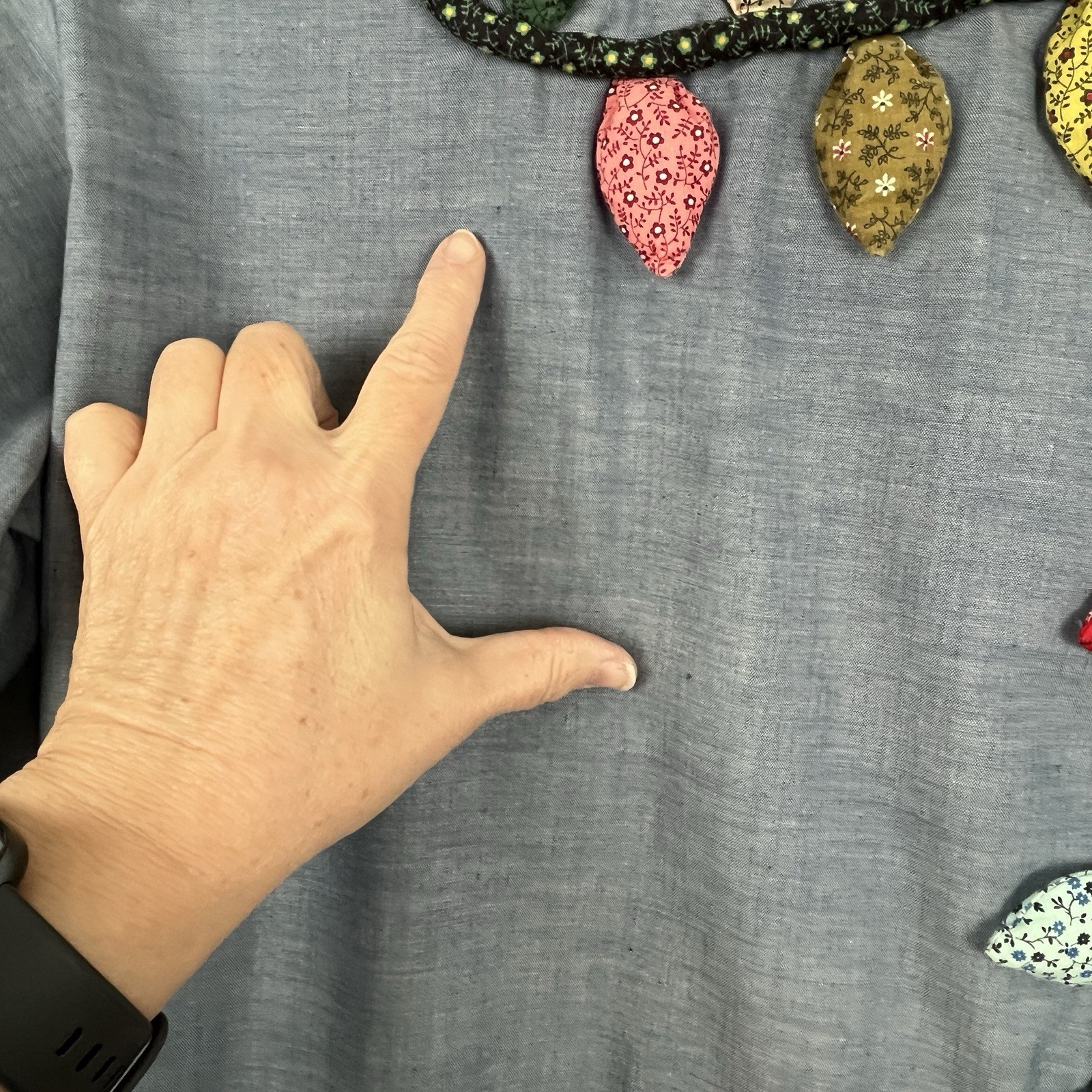 VTS 70s Flower Appliqué Chambray Shirt Embroidered 3D Flowers Grandmacore M/L?