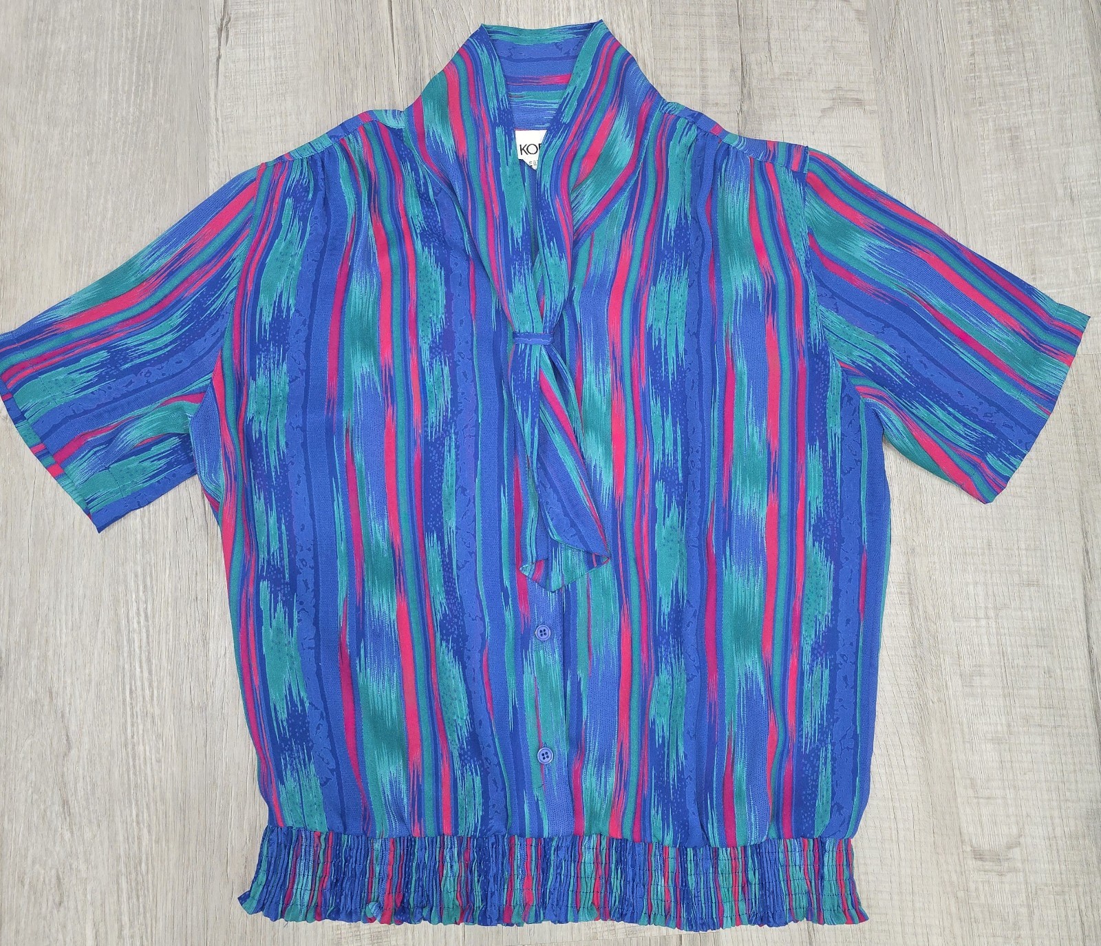 Vintage Koret Blouse Womens 14 Blue Pink Abstract Stripe Tie Neck Elastic Hem