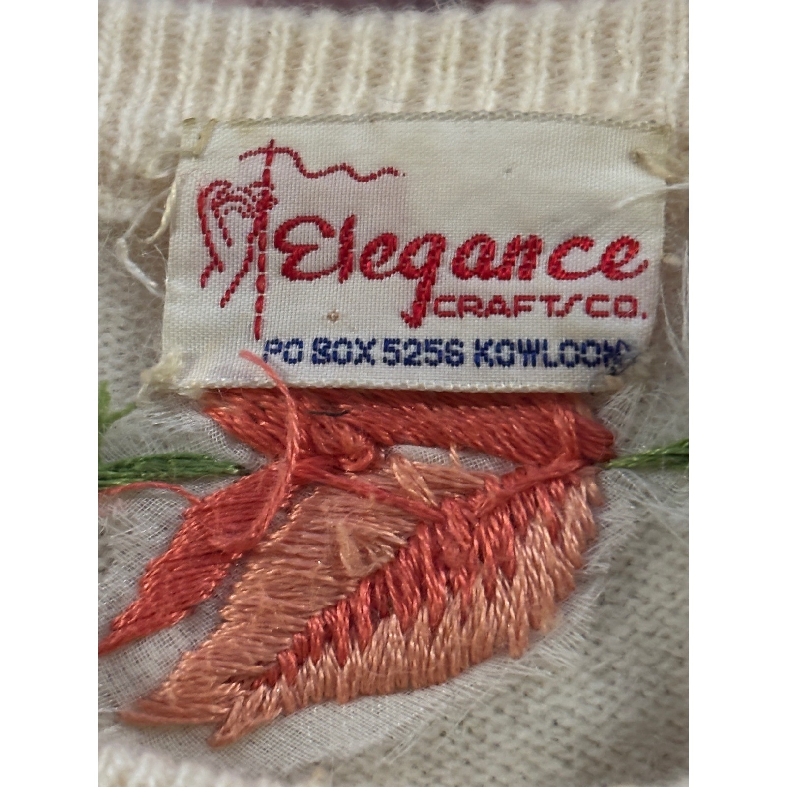 Vtg Elegance Craft Co Floral Embroidered Sweater in Kowloom Cream Scalloped Hem