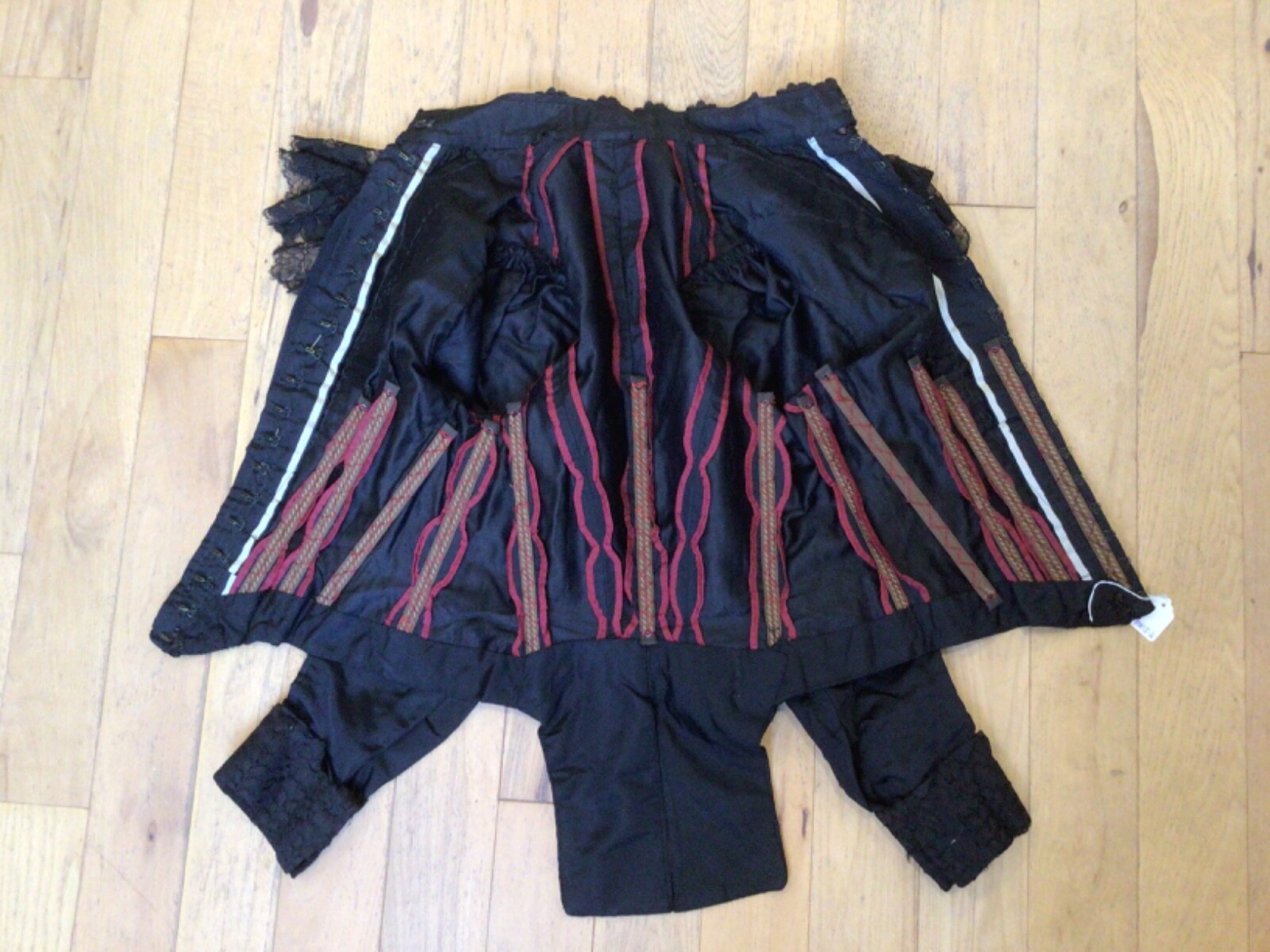Authentic Vintage Victorian 1880s Black Silk and Lace Ladies Bodice (E-22)