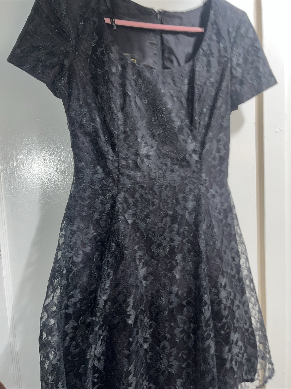 Women’s Vintage Black Dress, Lace covered. SZ 4, Cap Sleeve Floral Lace. EUC