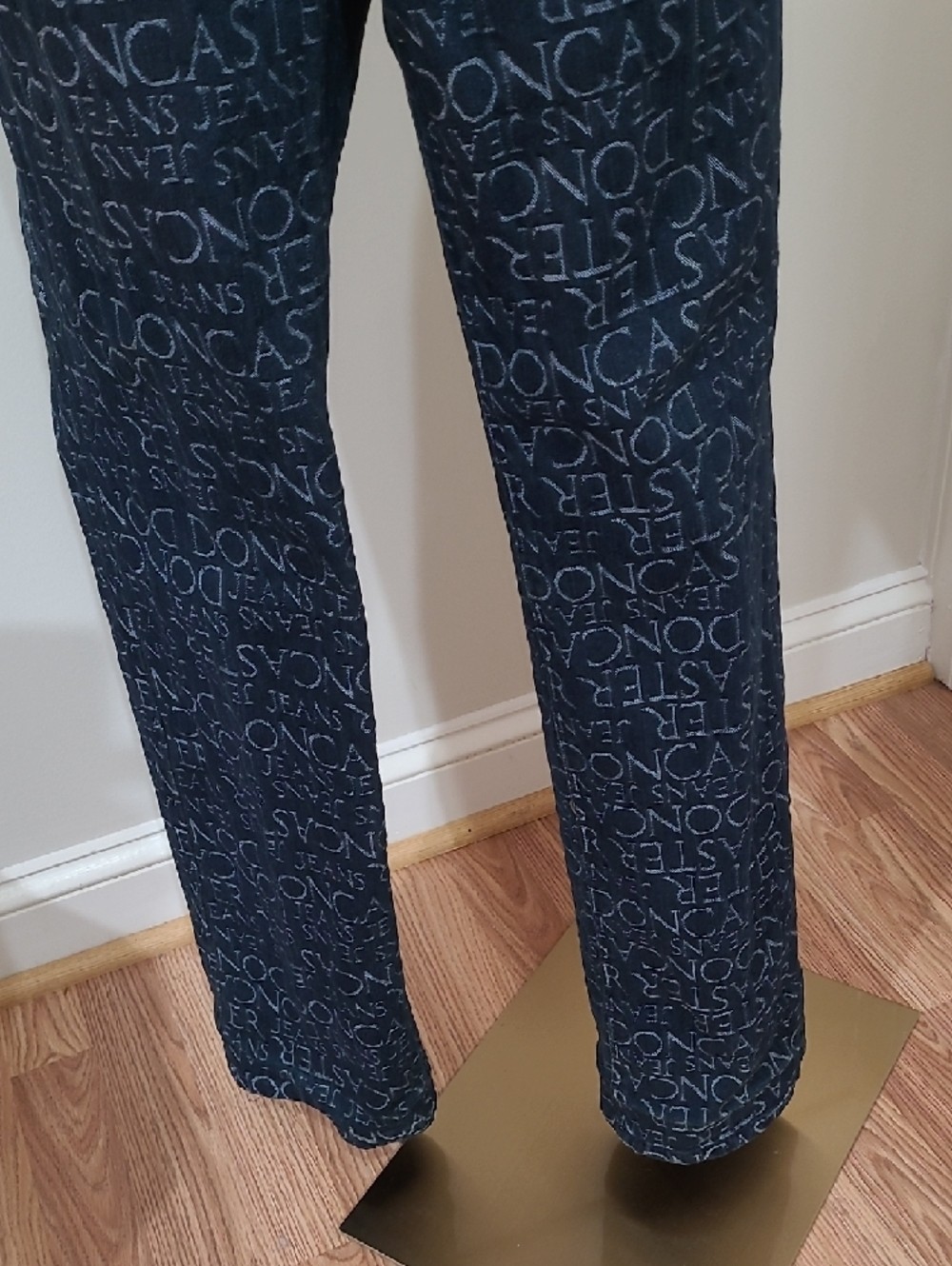 Doncaster Vintage High-Waisted Straight Leg Navy & White Denim Jeans – Size 10