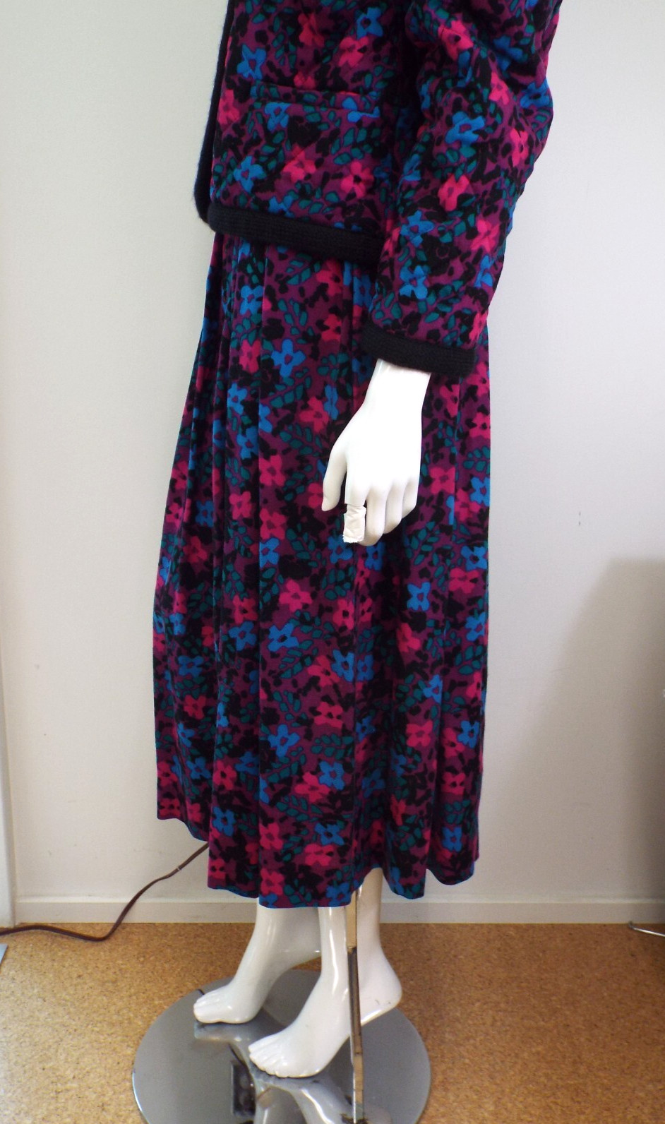 Vintage 1980 GUY LAROCHE Boutique Wool Skirt Suit Quilted Jacket 40 PARIS Floral