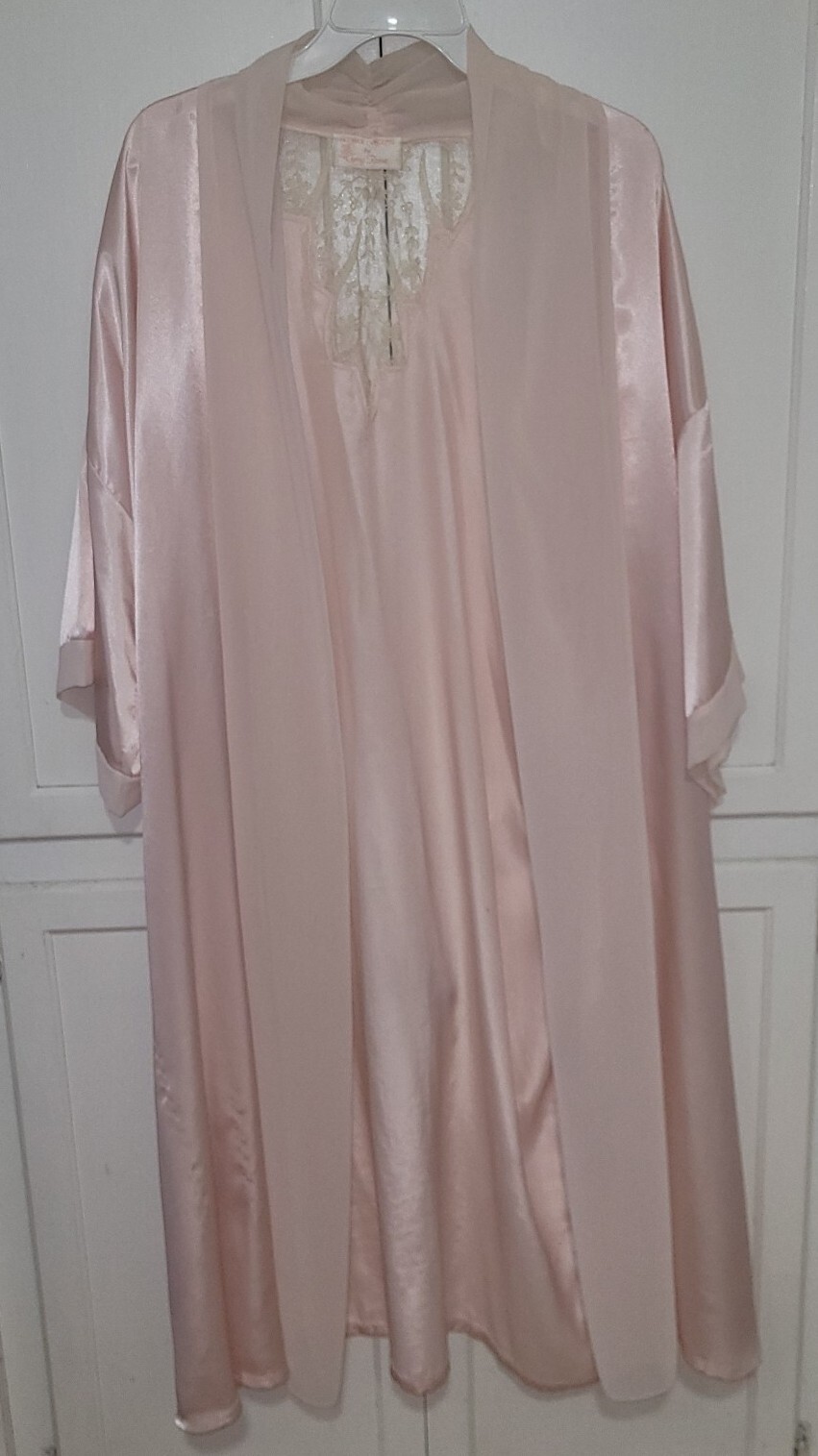 Vintage Intimate Concepts by Terry Russo Pink Satin Robe Size P/S 80’s Beading