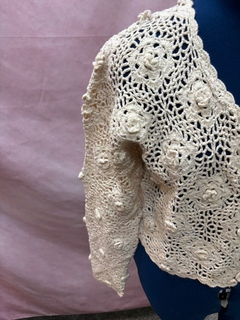 Vintage Boho 1970s Reference Point Crochet Floral Top – Ivory- size Med