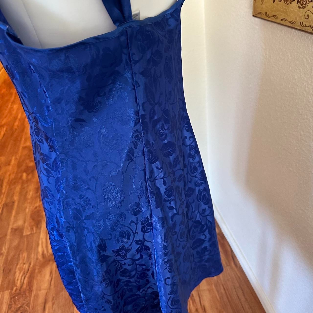Beautiful vintage-inspired Ann Taylor dress featuring a rich royal blue floral