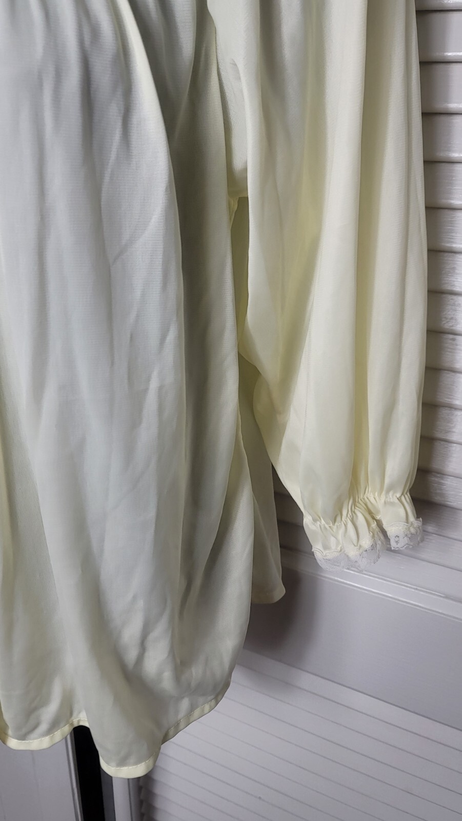 PHILMAID Pale Yellow Button Nylon SHEER LACE BED JACKET 1960s Lingerie 32/34