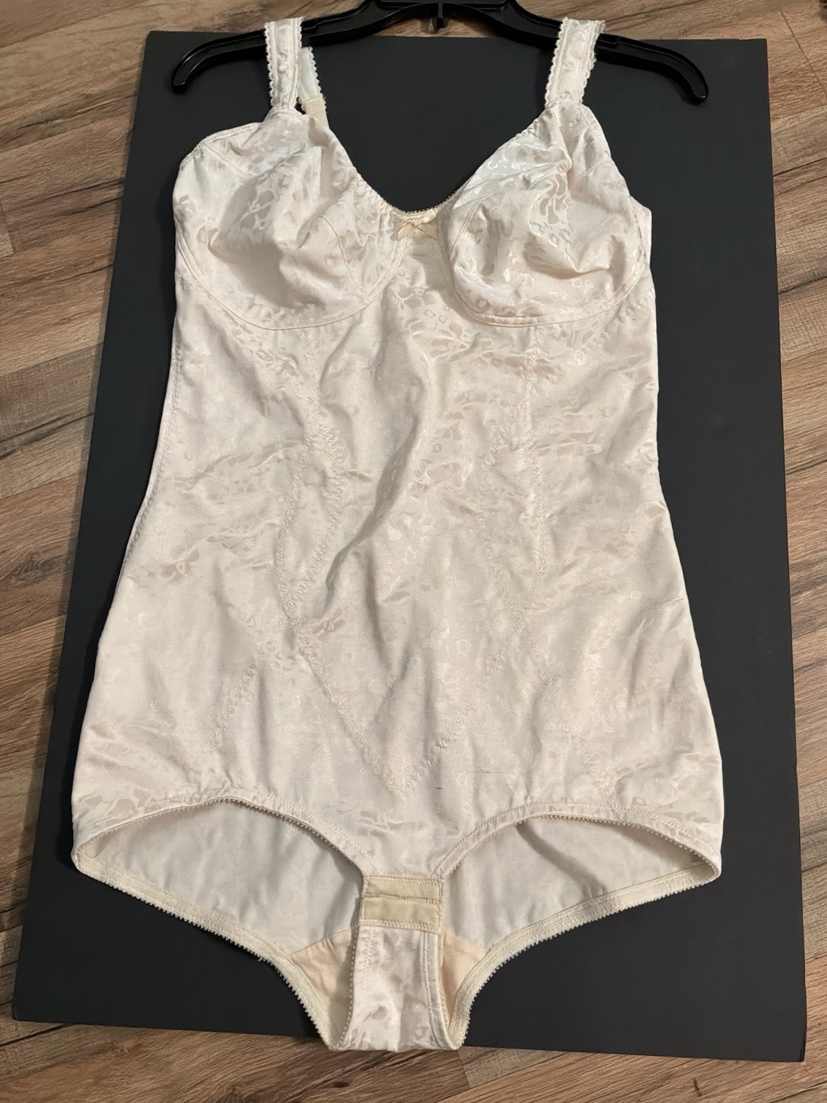 Vintage COURTLAND BODY SHAPER Floral Ivory Satin Size 40D Unworn Nylon, Spandex