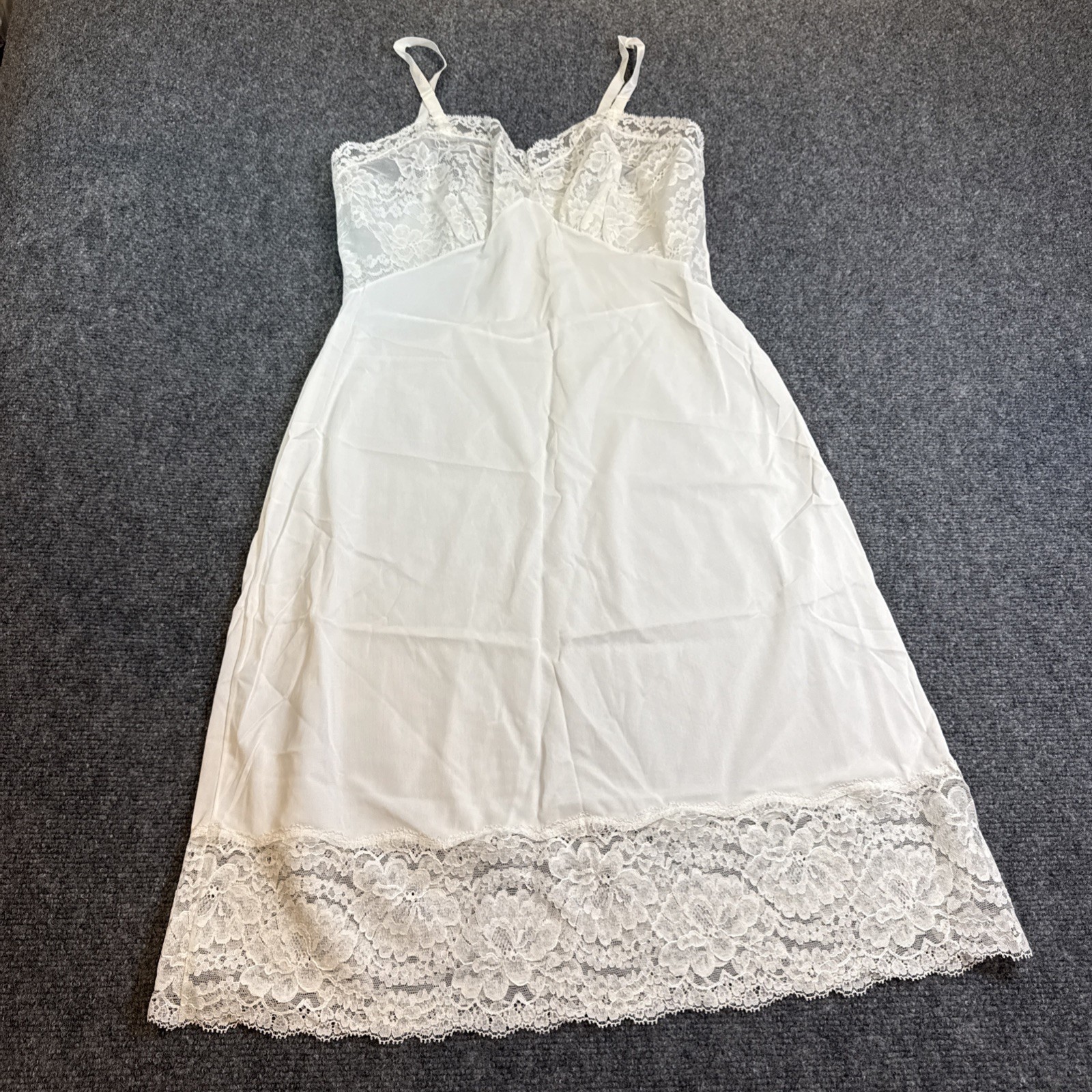 Vintage Lace Trim Pembrooke 36R 1960/70&rsquo;s Mid Century Slip Coquette White Nylon