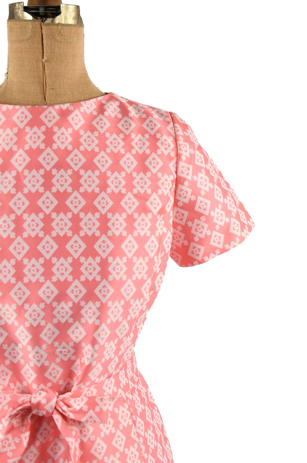 Vintage 60s Pink + White Brocade Diamond Print Short Sleeve Mod Shift Day Dress