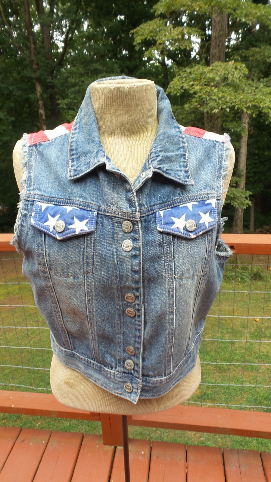 Vintage 80&rsquo;s L.E.I Distressed Denim Patriotic Stars & Stripes Vest size L