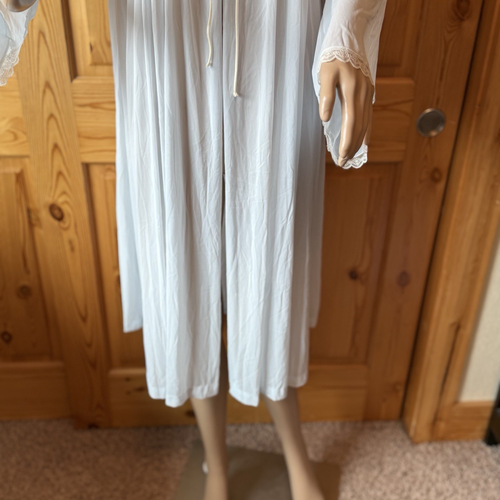 Vintage 70s Miss Elaine Peignoir Robe Size L 100% Nylon Blue White Lace