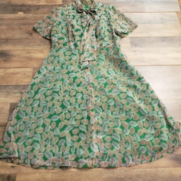 Vintage Union Dress Maker Green Leaf Print Pussy Bow A-Line Dress Short Sleeve