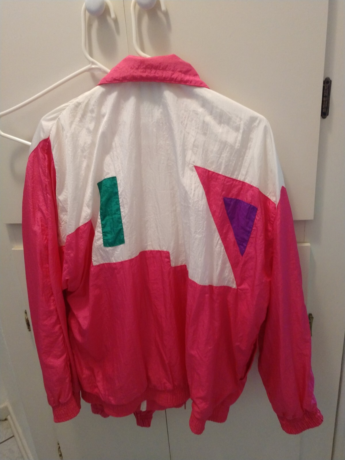 Vintage Casual Isle Nylon Lined Windbreaker Jacket and Pants Size L Suit REDUCED