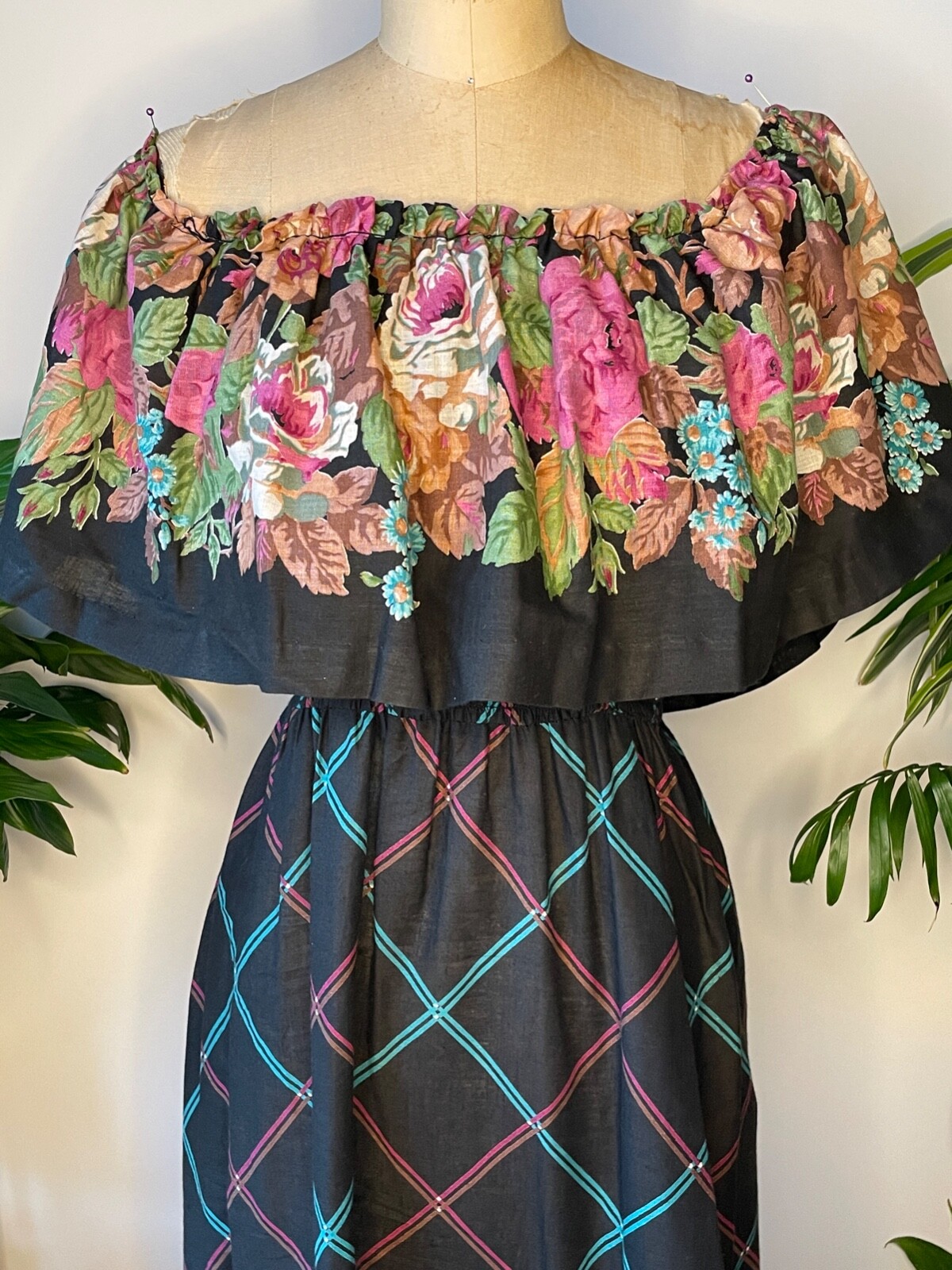 VTG 70&rsquo;S PRETTY!!HANDMADE BOHO HIPPY FLORAL RUFFLED SMOCKED SUNDRESS DRESS*S/M