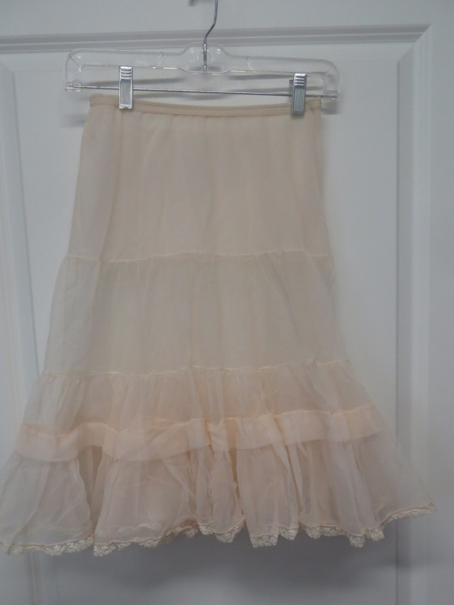 Vtg Snowdon Light Pink Crinoline Slip -Size Medium – 23&Prime; long – Square Dance