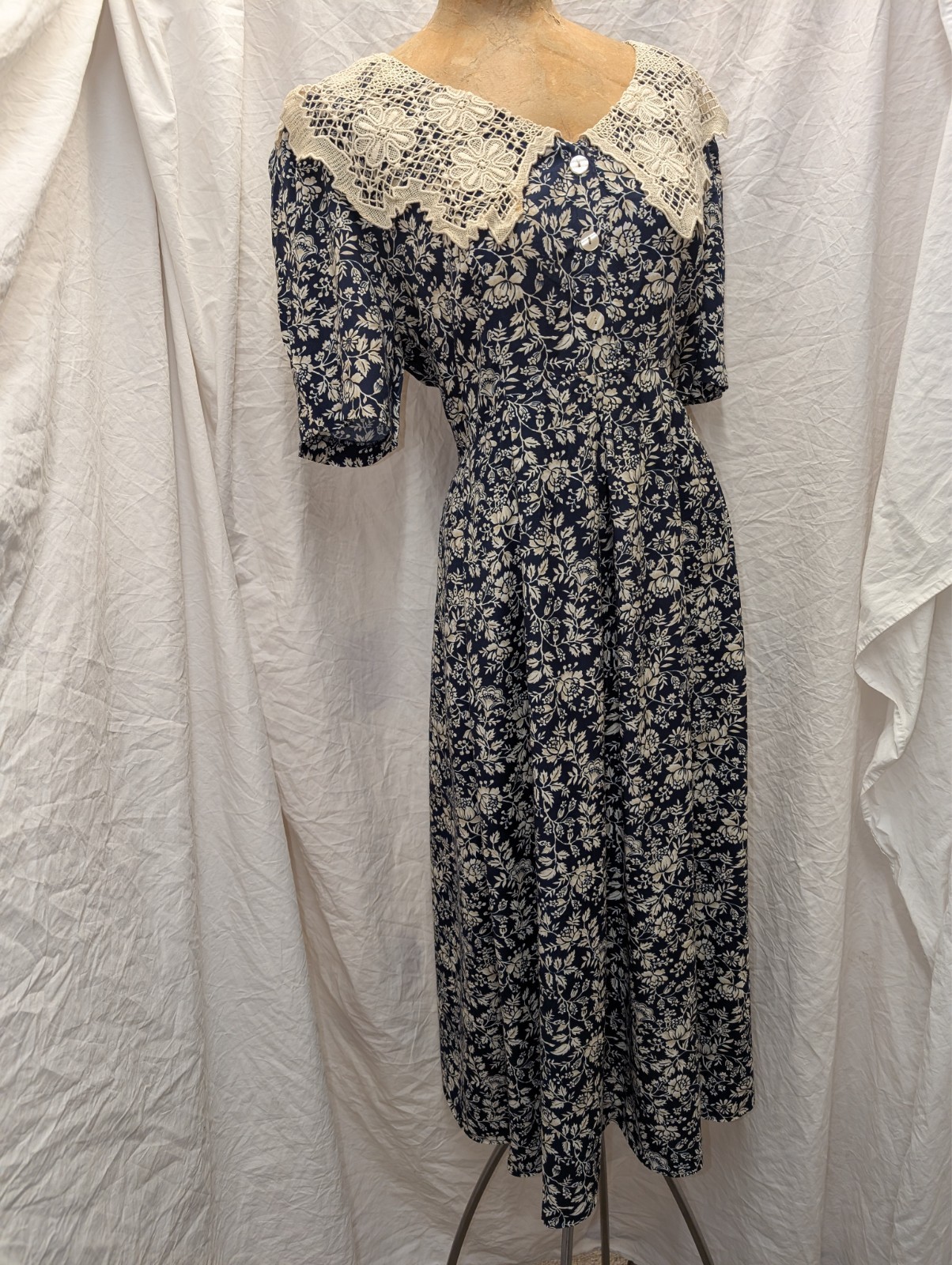 Vintage 1980&rsquo;s Dark Blue & White Rayon 40&rsquo;s Style Dress by Karin Stevens Size 14