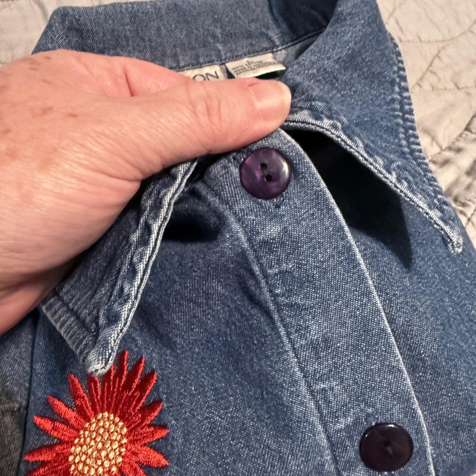 VTG 100% Cotton Embroidered Flowers on Denim Short Sleeve Top