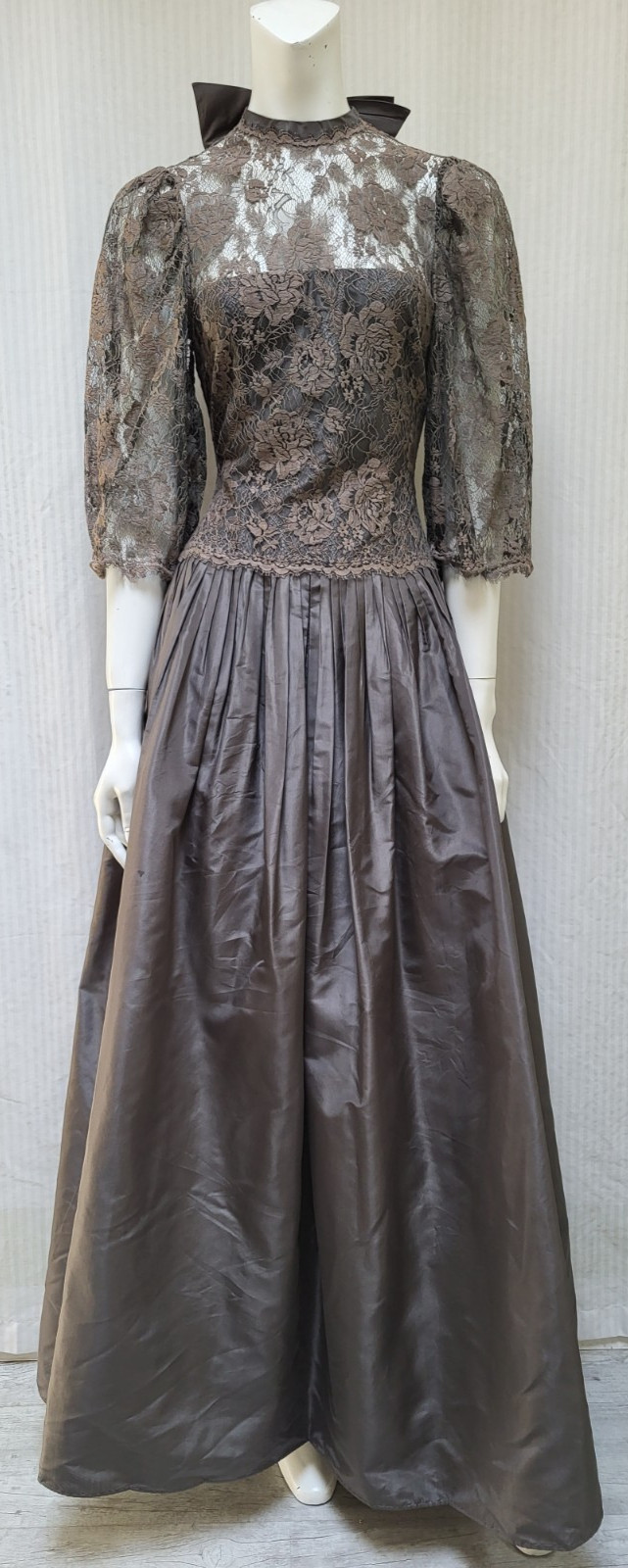 Vintage Nina Ricci Haute Boutique Gray Silk Taffeta & Lace Ball Gown Dress – XS