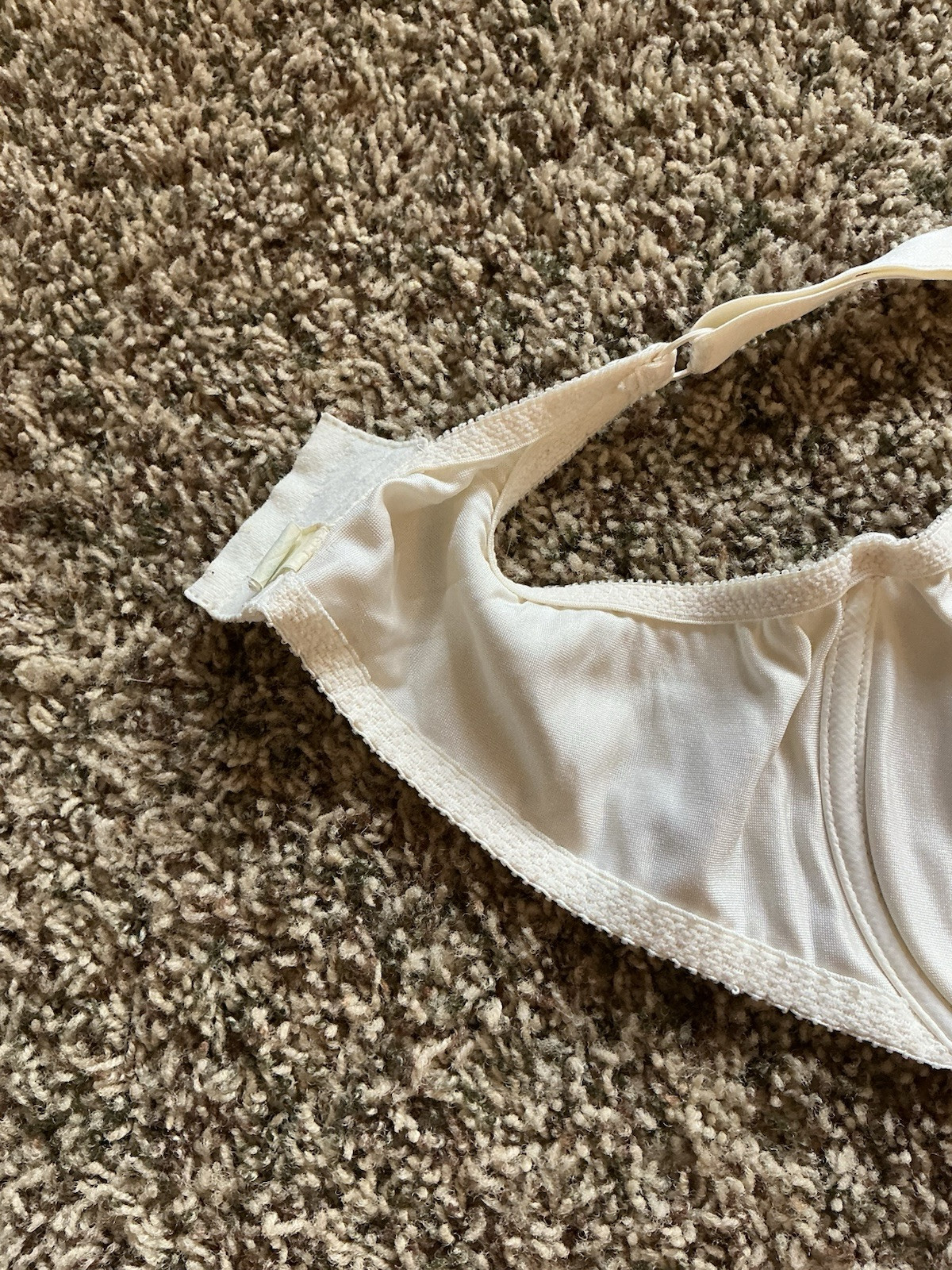 Vintage Olga Bra 38DD Cream Unlined Underwire Satin Second Skin Type #33511