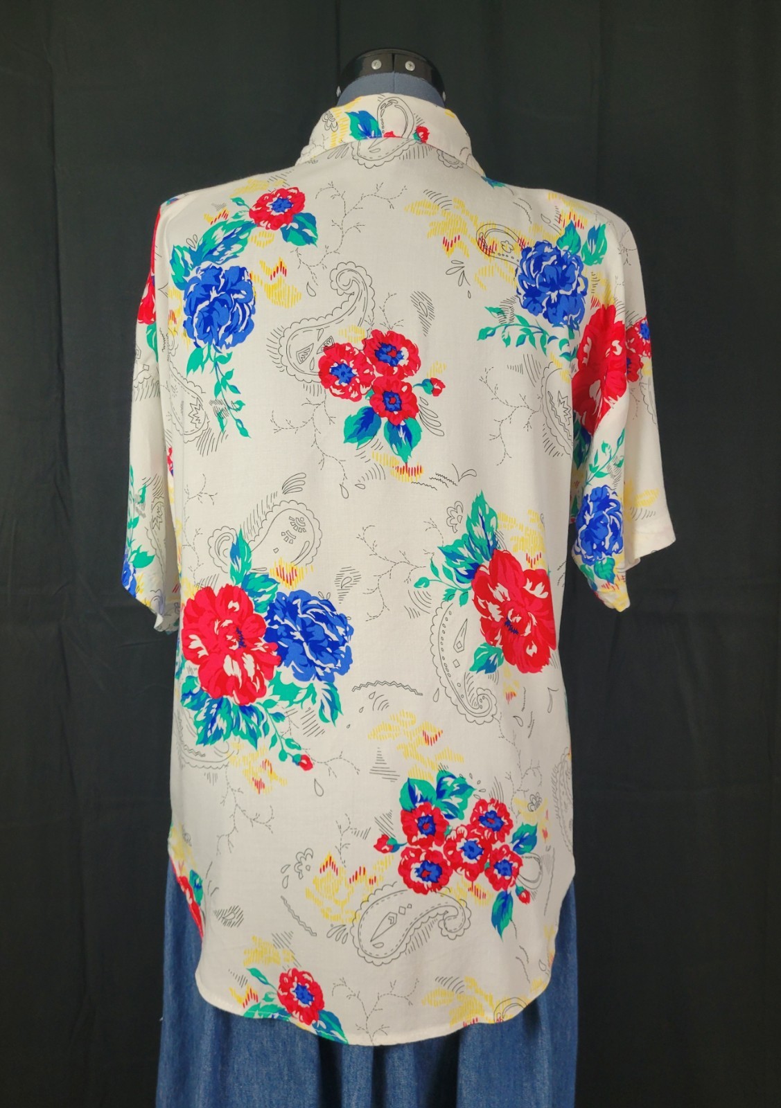 Vtg JP Cllctns White S/S Button Down w Red/Blue/Yellow/Green Florals Size S/M?