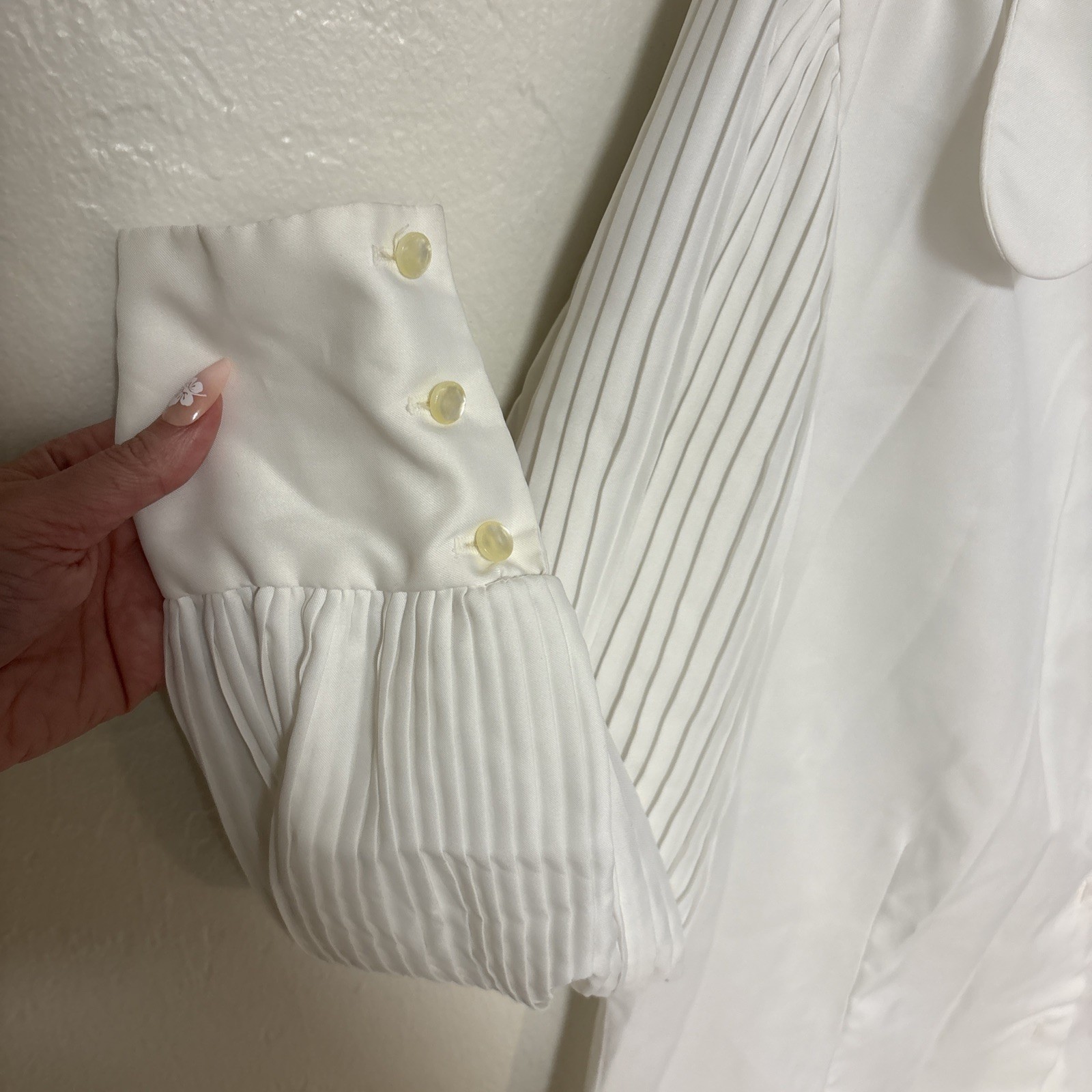 Vintage 90s Secretary Blouse Button Up Minimalist Woman’s 36 Pleated Pearl Snap