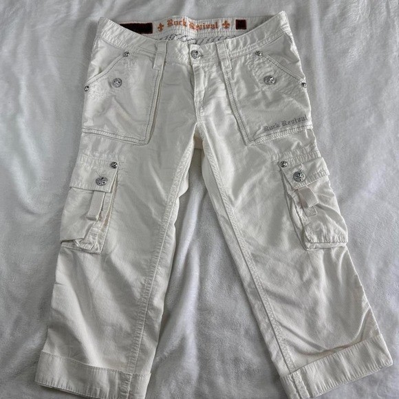 Rock Revival white embroidered graphic cargo capris y2k vintage grunge skater