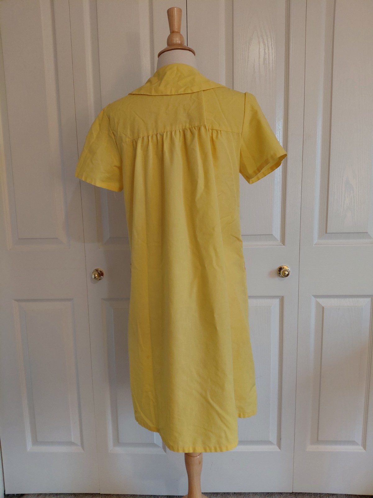 Vintage 1970s Yellow Cotton House Dress Bright Flower Embroidered Size Large