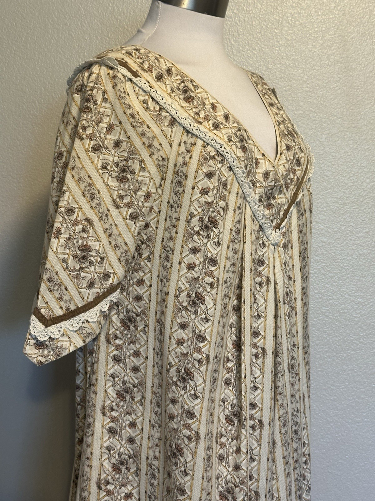 VTG LIBERTY HOUSE of HAWAII Bete Coll Muumuu Maxi Dress Floral Aloha szM Pockets