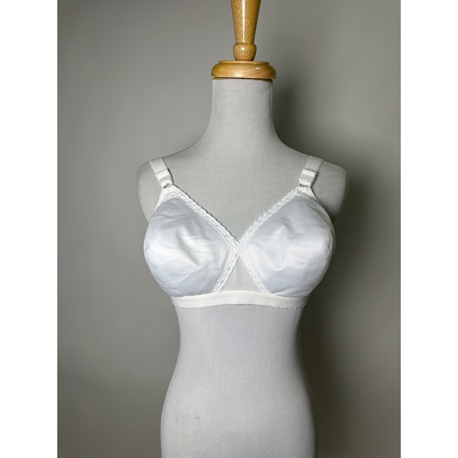 Vintage Playtex Cross Your Heart Bra 36C White Wireless Lace Trim 655 1980s