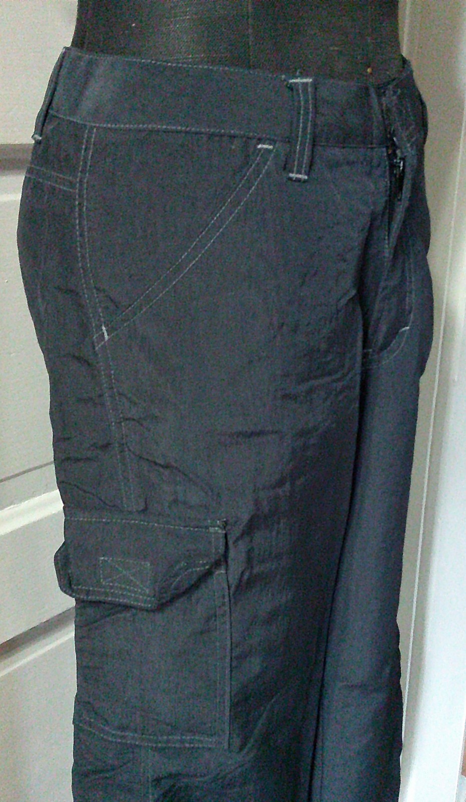 90&rsquo;s UNIONBAY Black Slick Nylon Cargo Trouser Pants Slacks 1
