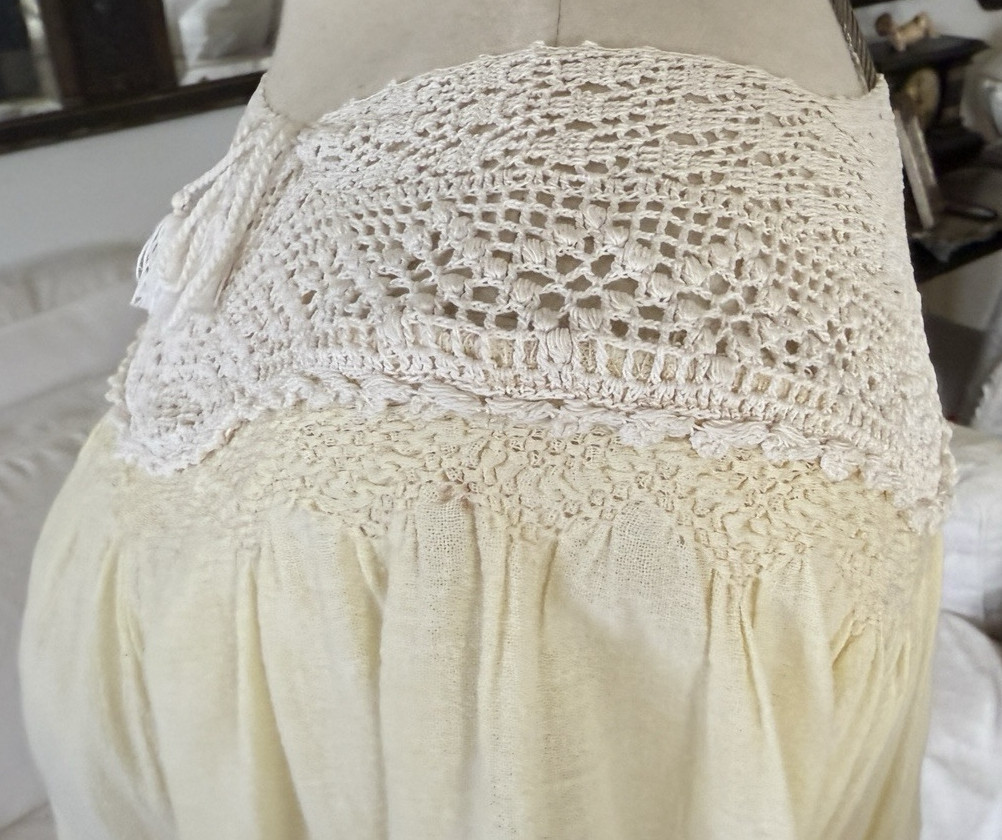 VTG Hand Fillet Crocheted & Smocked Pale Yellow Gauze Peasant Blouse Sz S/M Boho