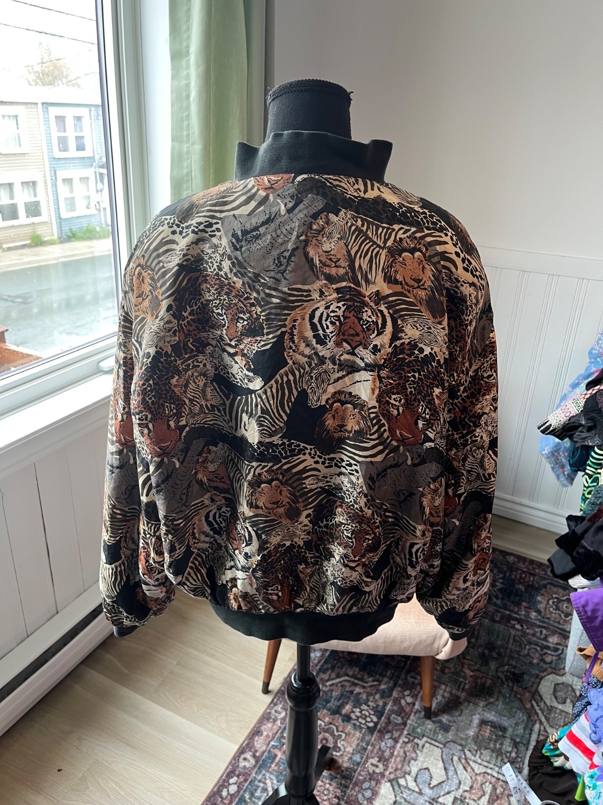 Womens vintage 100% silk bomber Jacket animal African print size L