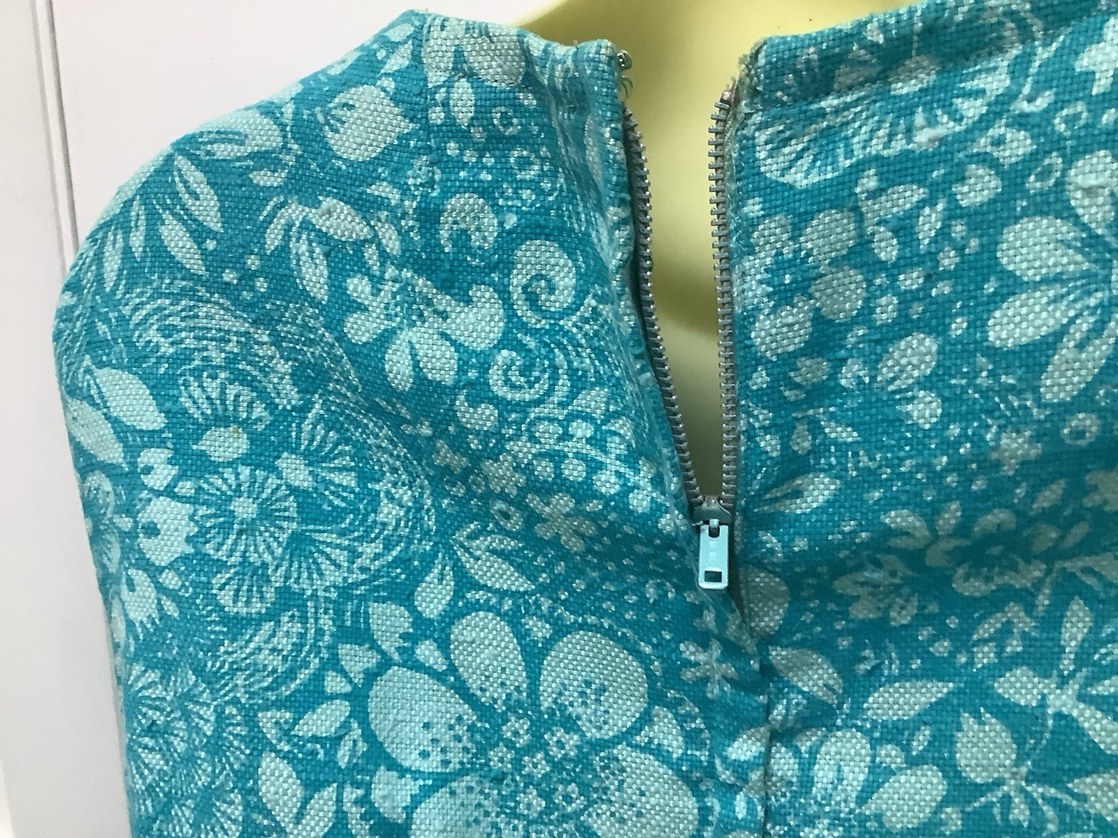 Vintage 1960s Aqua Floral Lined Sleeveless Sheath Dress Peck & Peck ILGWU Label
