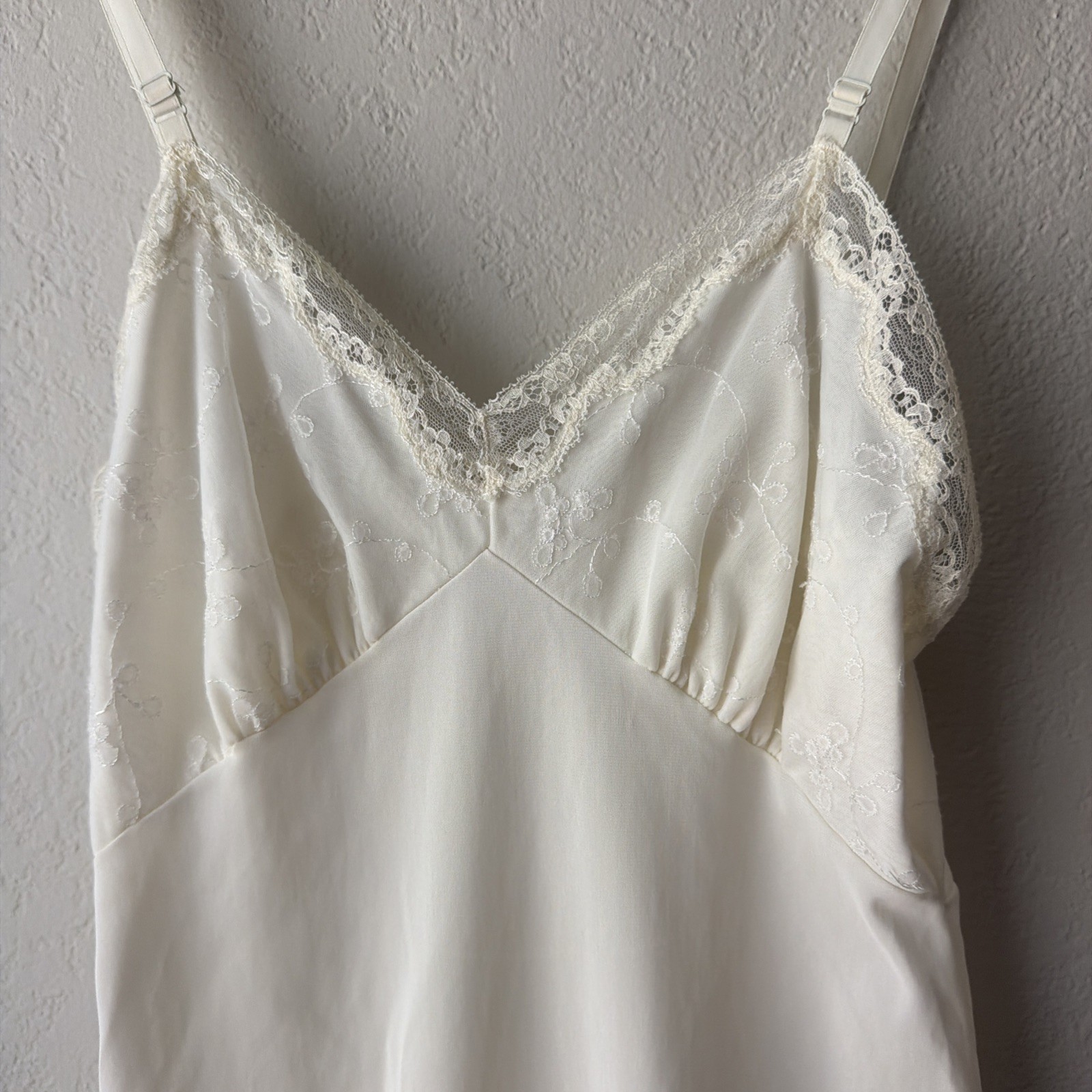 Vintage Seamprufe Full Slip White pin-up Short 33 Bust lace Cups USA bridal 50s