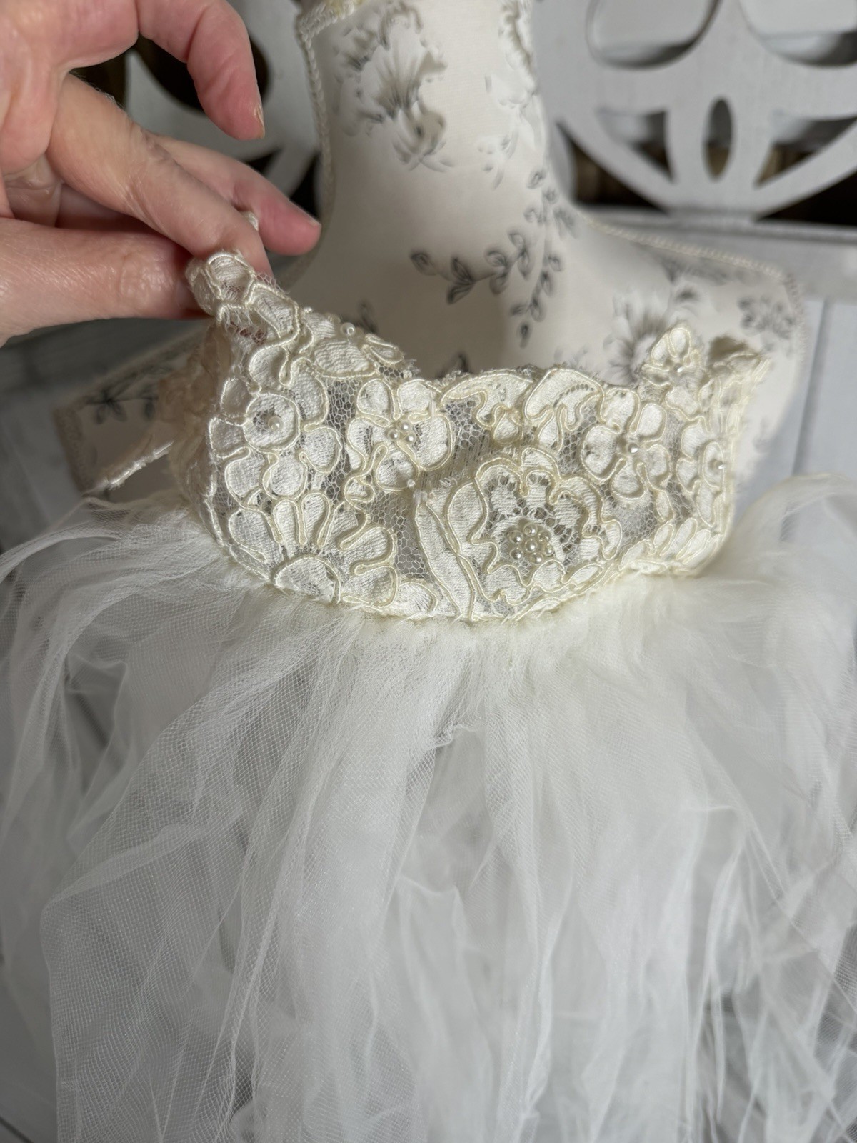 Vintage 80s Wedding Veil Headpiece Floral Appliqué 2Tiered Approx 59in