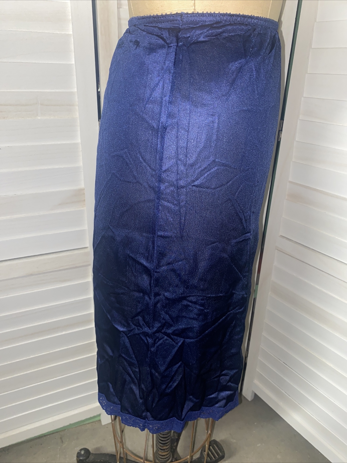 Vintage 70s 80s Warner’s Navy Blue Nylon/Lace Half Slip Size Small USA Made