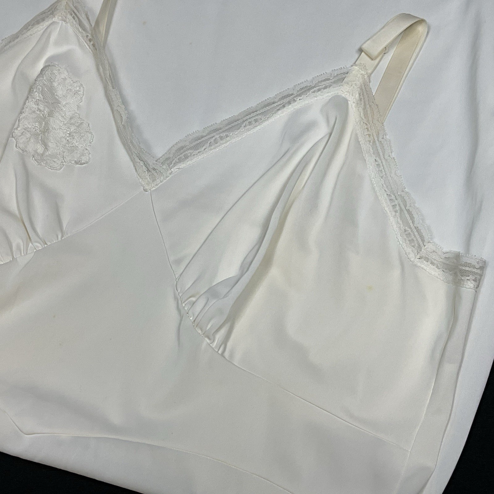 Vintage SHADOWLINE Full Figure White Lace Edge Full Slip Sz 40