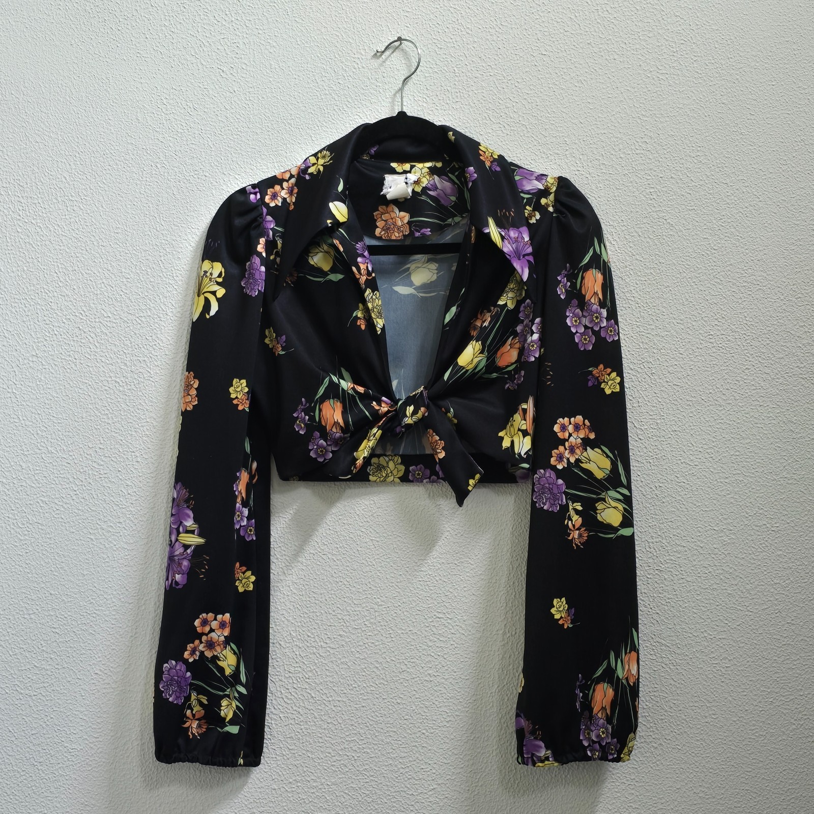 Vintage 70s Black Floral Tie Front Dagger Point Collar Women&rsquo;s Top Alfreda 0024