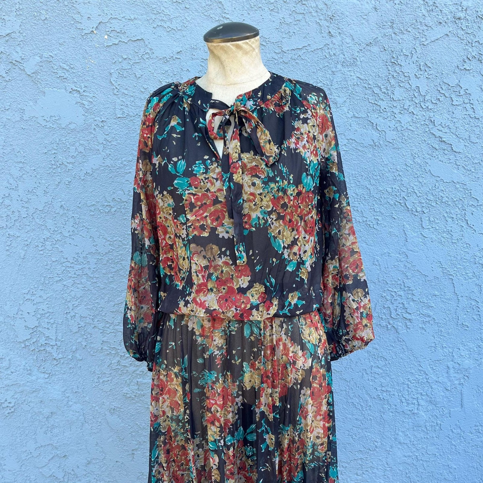 1970s Floral Dress in Size 12 Bow Detail Retro
