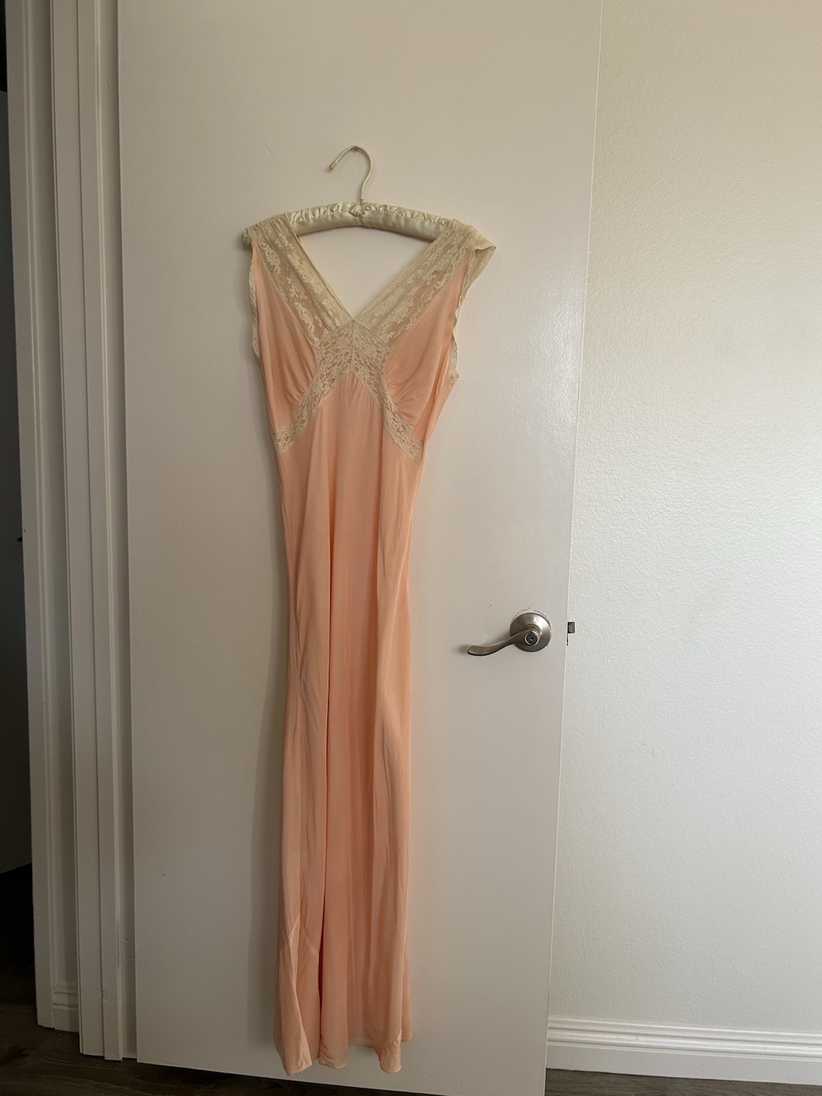 1940s Peach Pink Lace Bias Cut Slip