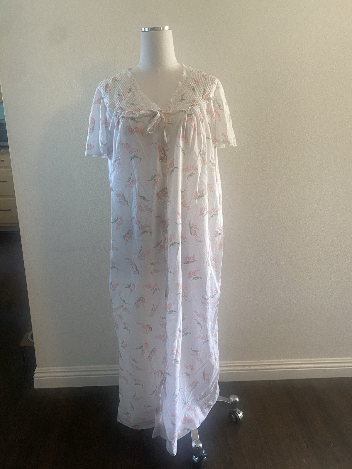 Vintage 1970s JCPenney White Pink Floral Granny Nightgown Robe Oversized Mumu M