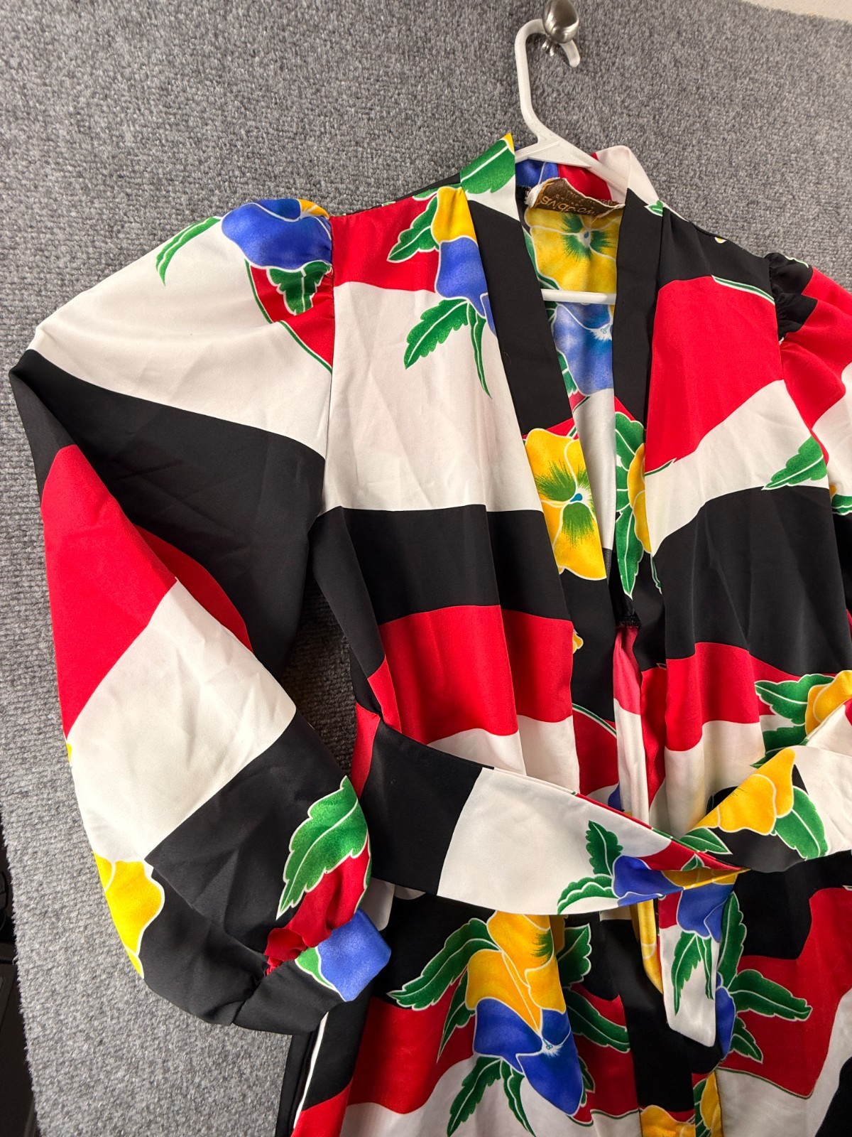 VTG David Brown California Dress Satin Floral Wrap Kimono Robe Belted Medium