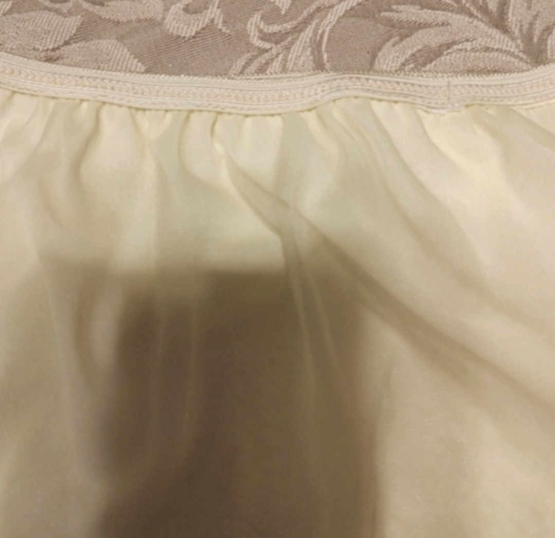 🐤💛🐤 Lovely Vtg 50&rsquo;s/60&rsquo;s Daffodil Yellow Floral Embroidered Nylon Slip – S/M