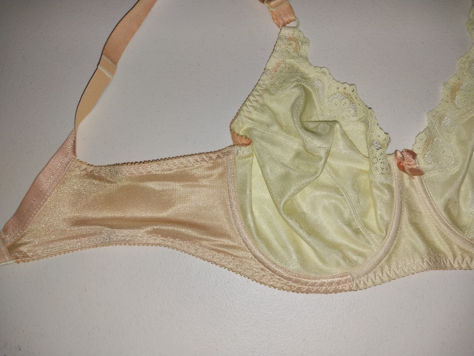 VTG SILKY NYLON PEACH YELLOW DAISY FLOWER UW BRA HANES NWT BIT POINTY PIN UP 36D