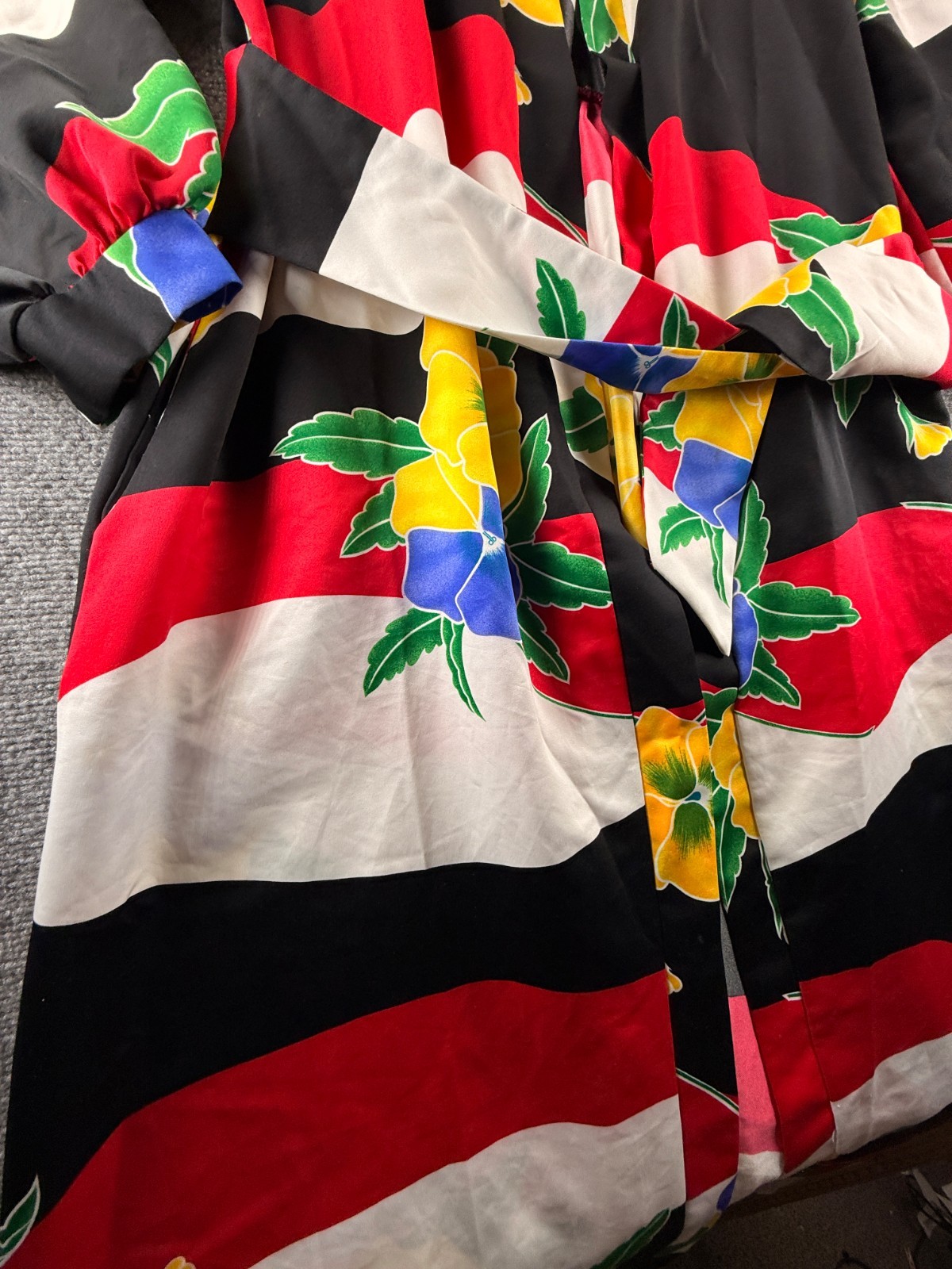 VTG David Brown California Dress Satin Floral Wrap Kimono Robe Belted Medium