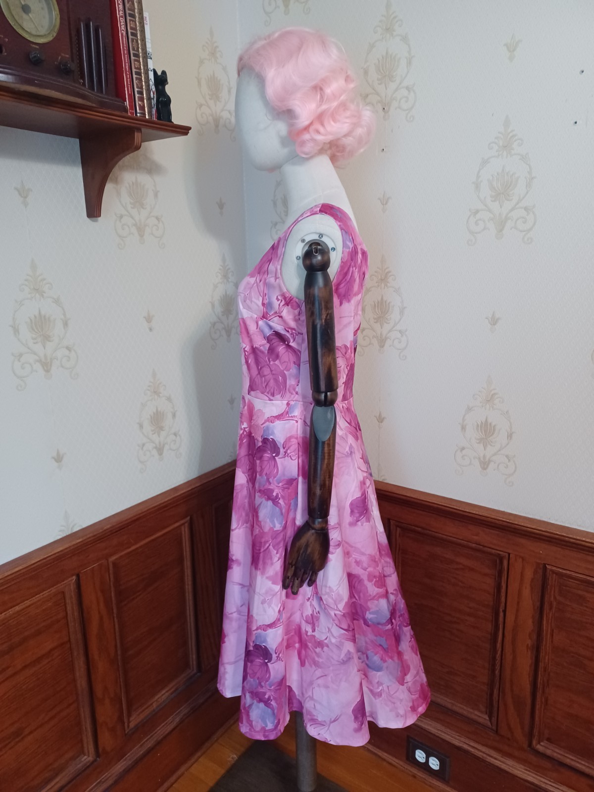 Vintage 1960s/70s Pink Pastel Romantic Mod Garden Party Watercolor Floral Dress