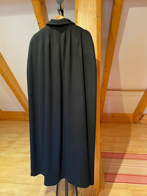 Vintage Custom Made Black Wool Cape beyond excellent condition – 4 buttons