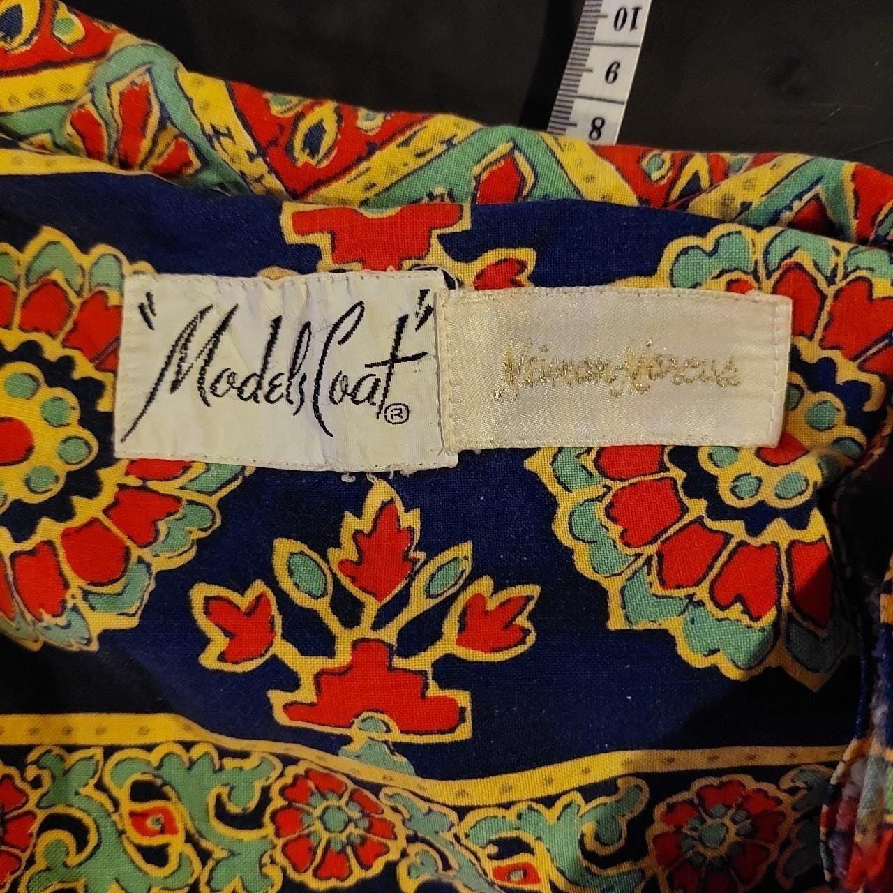 Vintage 1970s red and dark blue 3/4 zip paisley print Nieman Marcus Models Coat